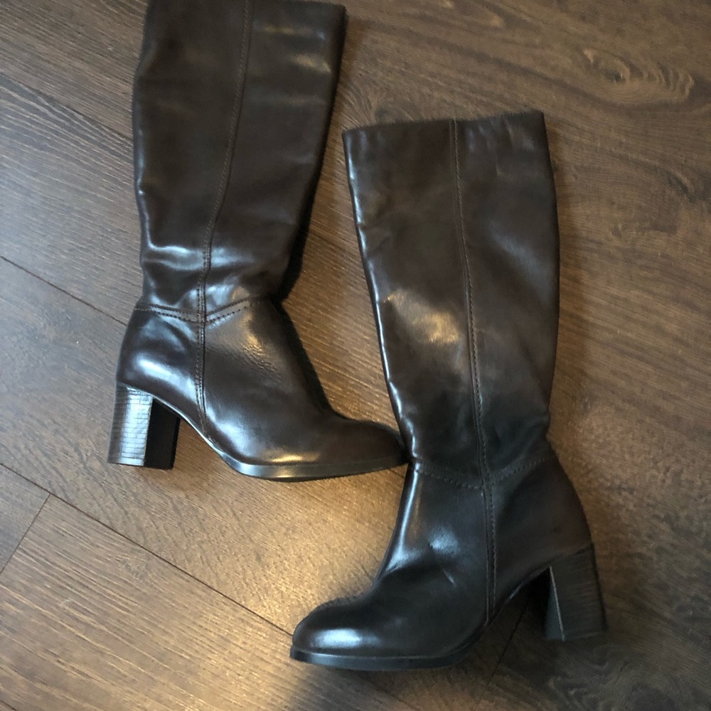 Tall brown boots 7.5